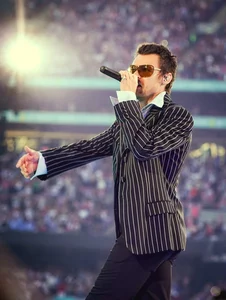Harry Styles Sets New Records Amidst Global Ticket Price Controversy - image 2