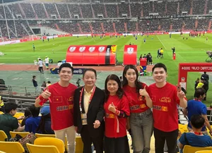 Vietnamese Celebrities Celebrate Dramatic National Football Team Victory - image 16