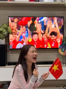 Vietnamese Celebrities Celebrate Dramatic National Football Team Victory - image 1