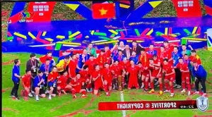 Vietnamese Celebrities Celebrate Dramatic National Football Team Victory - image 5