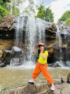 Inspiring Journey: 60-Year-Old Grandmother Conquers Vietnam's Coastal Roads by Motorbike - image 4