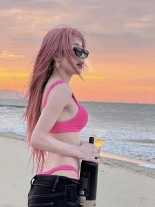 Vietnamese Star Trang Phap Stuns Fans with Bold and Confident Bikini Look - image 1