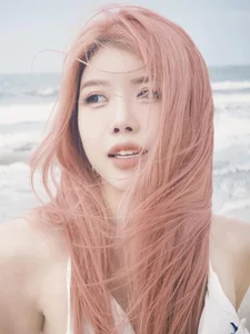 Vietnamese Star Trang Phap Stuns Fans with Bold and Confident Bikini Look - image 4