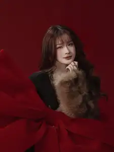 Rich Kid Chao: Stunning Close-Up Beauty & Elegant Charm Revealed - image 2
