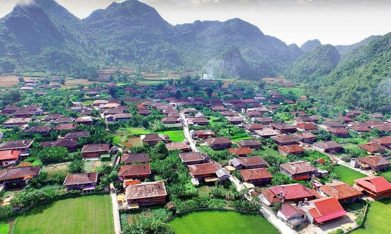 Discovering Vietnam's Award-Winning Village with 400 Traditional Stilt Houses
