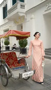 Nguyet Anh in Ao Dai: Volleyball Beauty Queen's Graceful New Year Look - image 4