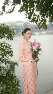 Nguyet Anh in Ao Dai: Volleyball Beauty Queen's Graceful New Year Look - image 10