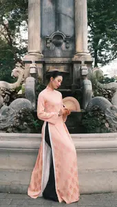 Nguyet Anh in Ao Dai: Volleyball Beauty Queen's Graceful New Year Look - image 7