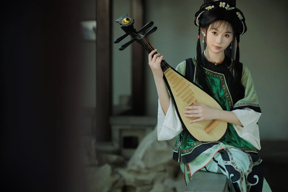 Exploring the Visual Narrative of Zheng Yu Xi in YiTuYu Art Language Vol.7738