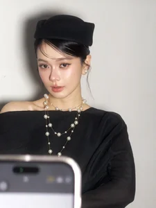Do Yen Dan Radiates Sophistication in a Stunning Purple Silk Gown - image 9