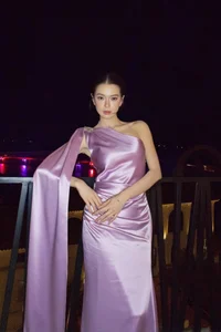 Do Yen Dan Radiates Sophistication in a Stunning Purple Silk Gown - image 11