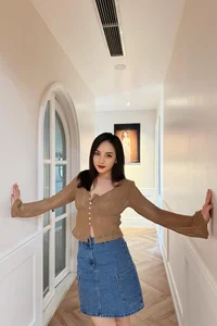 Chi Pu Captivates International Media & A Look Inside Bao Thanh's Modern 200m2 Apartment - image 8