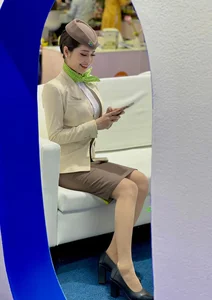 Da Nang Flight Attendant Captivates Hearts with Her Sweet and Radiant Beauty - image 6