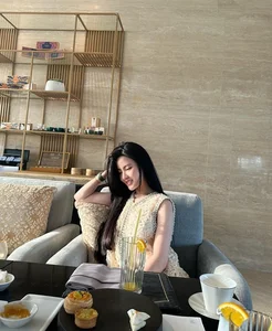 Footballer Quang Hai Receives Support from Girlfriend During Injury Recovery in South Korea - image 1