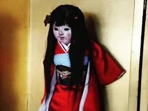 The Chilling History of 10 World-Famous Haunted Dolls That Will Terrify You - image 8