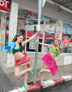 Stunning Festival Fashion: Hottest Outfits from the Thai Water Festival Songkran - image 0