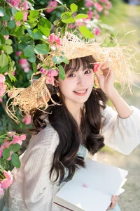 Sunkissed Serenity: Xia Yu Xiao Nian’s Artistic Summer Escape - image 3