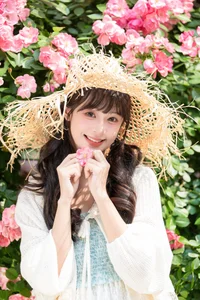 Sunkissed Serenity: Xia Yu Xiao Nian’s Artistic Summer Escape - image 4