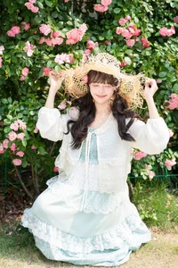 Sunkissed Serenity: Xia Yu Xiao Nian’s Artistic Summer Escape - image 10