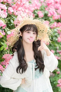 Sunkissed Serenity: Xia Yu Xiao Nian’s Artistic Summer Escape - image 6