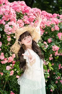 Sunkissed Serenity: Xia Yu Xiao Nian’s Artistic Summer Escape - image 12