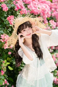 Sunkissed Serenity: Xia Yu Xiao Nian’s Artistic Summer Escape - image 18