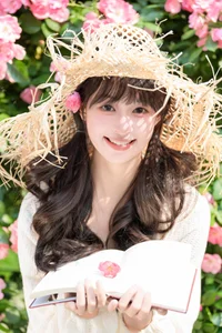 Sunkissed Serenity: Xia Yu Xiao Nian’s Artistic Summer Escape - image 9