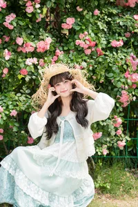 Sunkissed Serenity: Xia Yu Xiao Nian’s Artistic Summer Escape - image 0