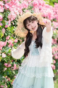 Sunkissed Serenity: Xia Yu Xiao Nian’s Artistic Summer Escape - image 20