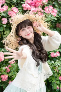 Sunkissed Serenity: Xia Yu Xiao Nian’s Artistic Summer Escape - image 16