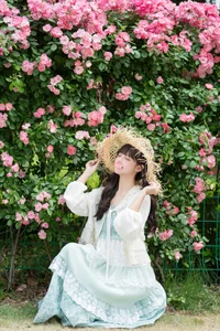 Sunkissed Serenity: Xia Yu Xiao Nian’s Artistic Summer Escape - image 11