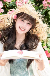 Sunkissed Serenity: Xia Yu Xiao Nian’s Artistic Summer Escape - image 13