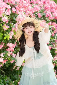 Sunkissed Serenity: Xia Yu Xiao Nian’s Artistic Summer Escape - image 8