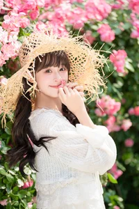 Sunkissed Serenity: Xia Yu Xiao Nian’s Artistic Summer Escape - image 19