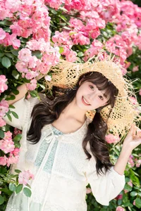 Sunkissed Serenity: Xia Yu Xiao Nian’s Artistic Summer Escape - image 1