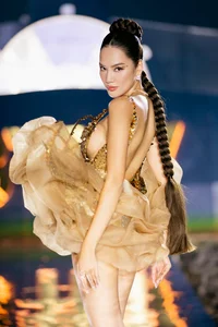 Model Vo Hoang Yen Stuns Runway with 8-Month Baby Bump Catwalk - image 11