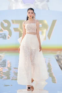 Model Vo Hoang Yen Stuns Runway with 8-Month Baby Bump Catwalk - image 6