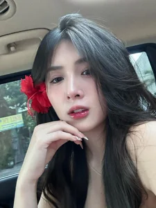 The Truth Behind the Viral Photo: Quỳnh Alee's Controversial Outfit Explained - image 1