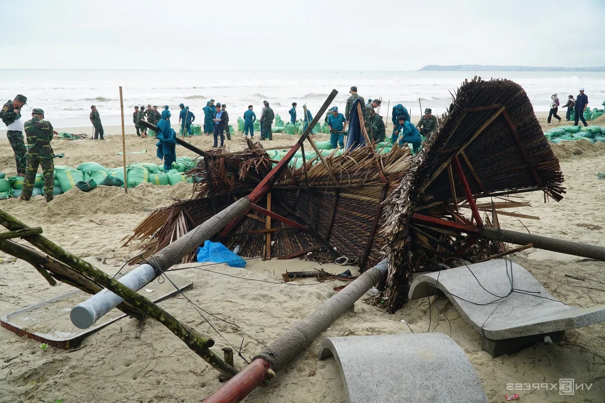 Saving Quang Ngai's Famous Beach: 21,000 Sandbags Deployed Against Coastal Erosion