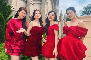 Actress Van Trang Radiates Elegance and Charm During Outing with Close Friends - image 4