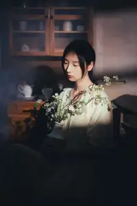 Fang Xiu: Captivating Serenity in Golden Light - YiTuYu Vol.8717 Art Language - image 1