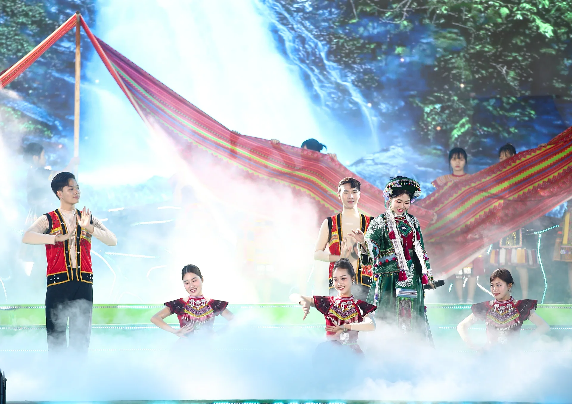 Hmong Forest Worshipping Ceremony in Na Hau Recognized as National Intangible Cultural Heritage