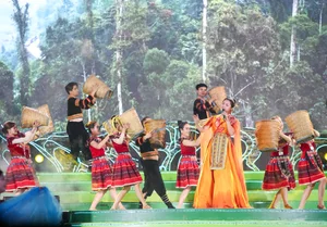 Hmong Forest Worshipping Ceremony in Na Hau Recognized as National Intangible Cultural Heritage - image 14