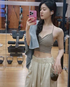 Zhao Lusi Inspires Fans with Her Incredible Fitness and Bare-Faced Beauty - image 9