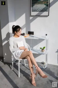IESS Xiao Xiao Sunbathing Photo Series: A Bright and Elegant Fashion Gallery - image 1