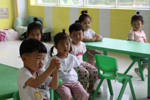 Singer Bao Thy’s Son Shows Off Modeling Talent at Preschool - image 3