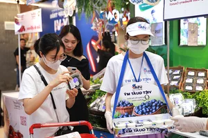 Vibrant American Food and Culture Festival Kicks Off at WinMart Times City Hanoi - image 5
