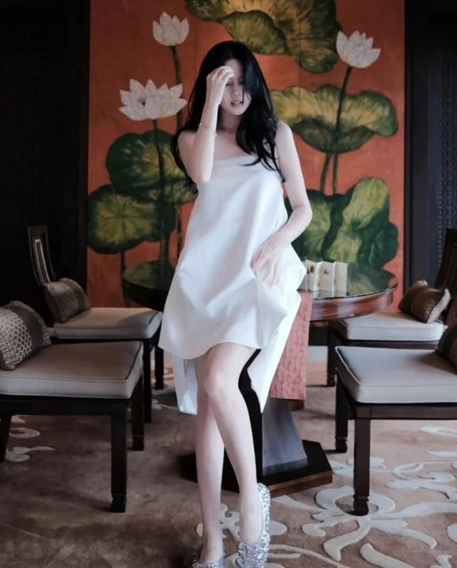Ngo Hoang Duong: Exploring the Bold Fashion and Lifestyle of Thanh Chung's Wife