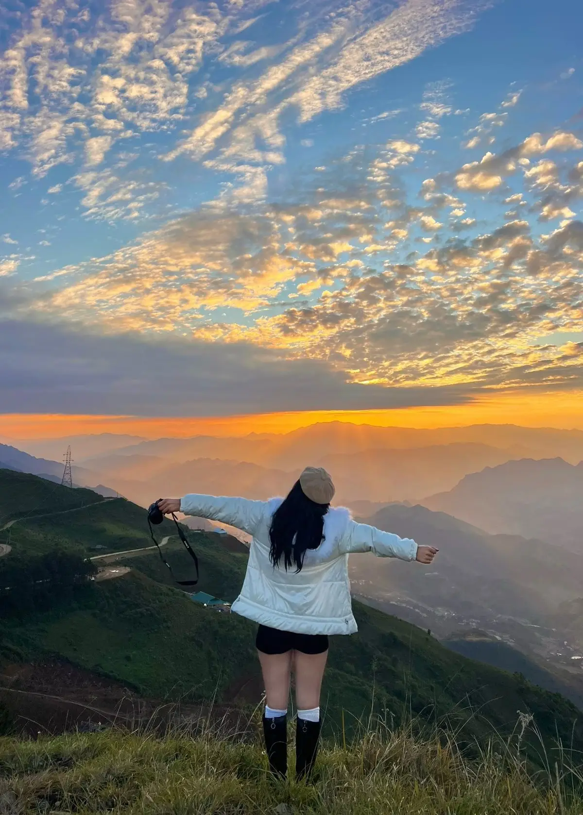 Ta Xua Cloud Hunting: An Unforgettable Experience Amidst Majestic Northwest Sea of Clouds – Discover Hidden Beauty.