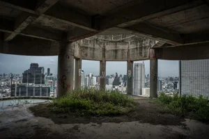 The Mystery of the Abandoned Ghost Tower: A 30-Year Architectural Enigma - image 1